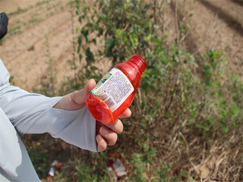 b92cd9f53f8a4f0c927f212e37d21a33.jpg 泾阳县云阳镇村附近农药瓶.jpg